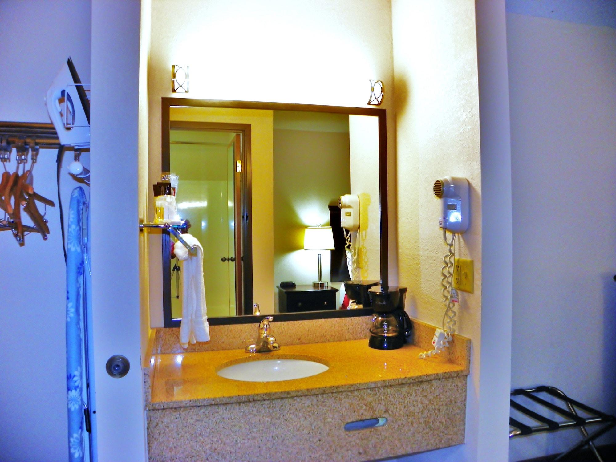 Royalton Inn & Suites Upper Sandusky Ngoại thất bức ảnh