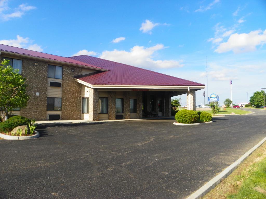 Royalton Inn & Suites Upper Sandusky Ngoại thất bức ảnh