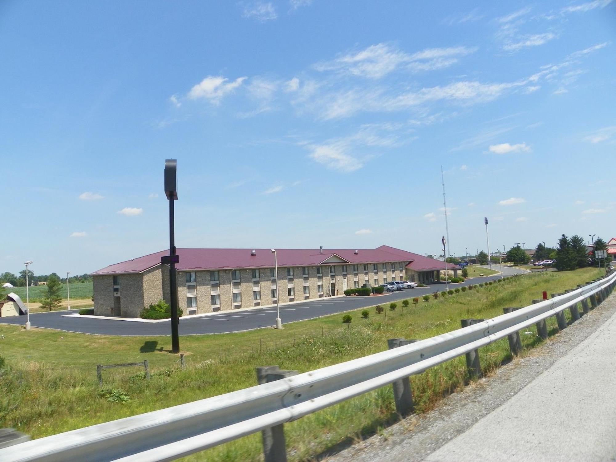 Royalton Inn & Suites Upper Sandusky Ngoại thất bức ảnh