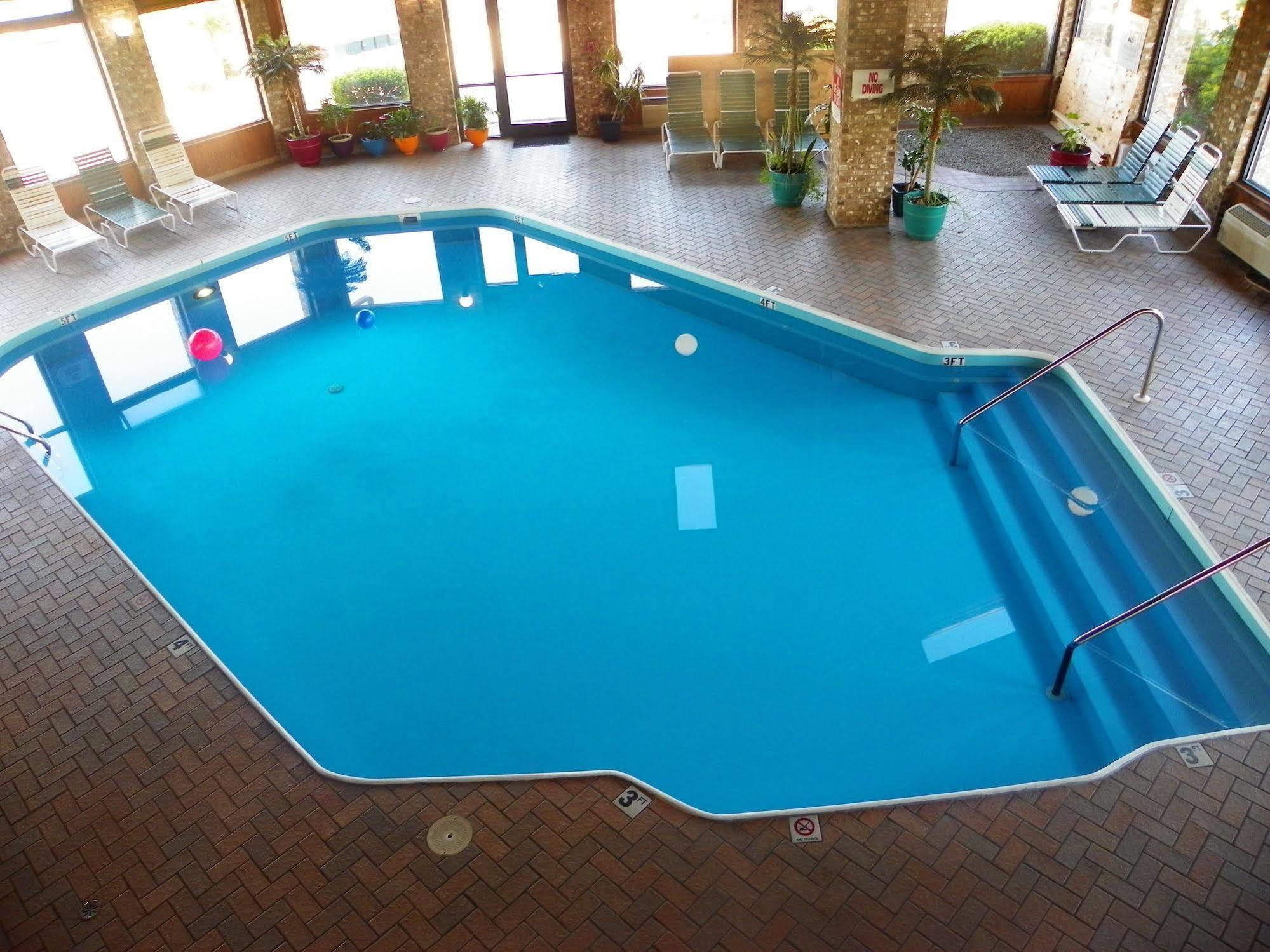 Royalton Inn & Suites Upper Sandusky Ngoại thất bức ảnh