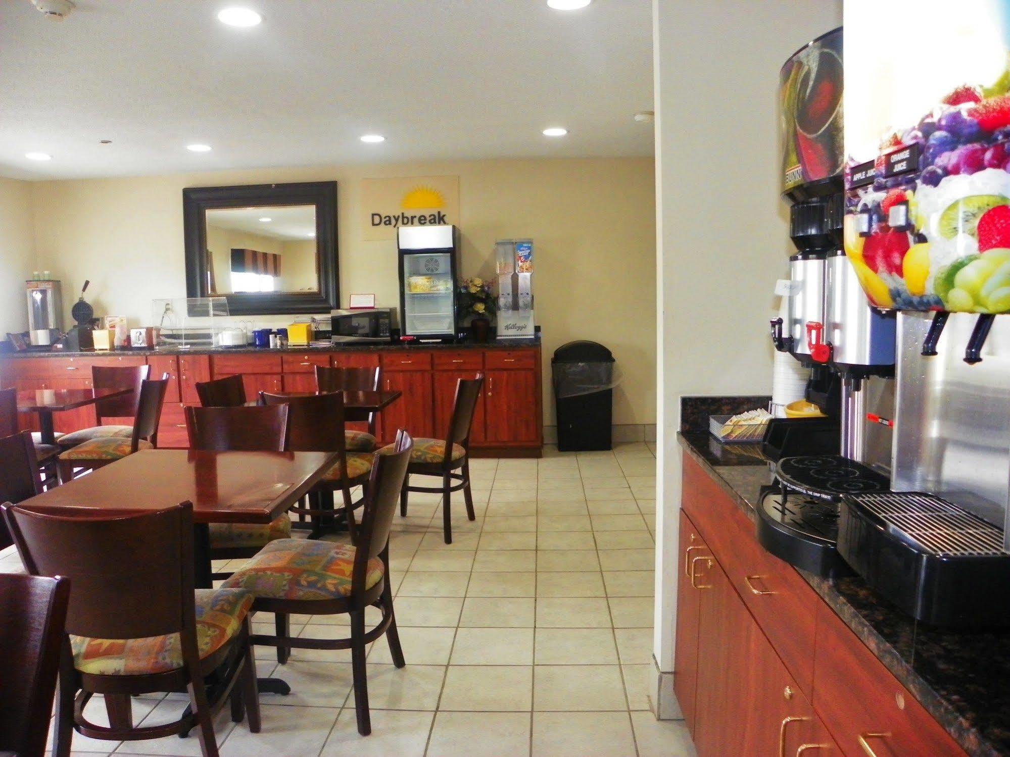 Royalton Inn & Suites Upper Sandusky Ngoại thất bức ảnh