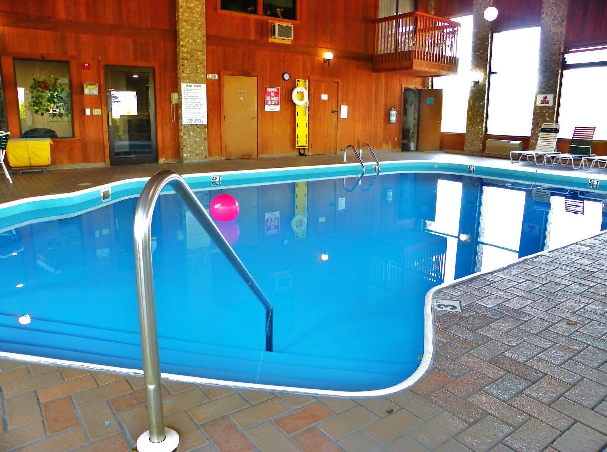 Royalton Inn & Suites Upper Sandusky Ngoại thất bức ảnh